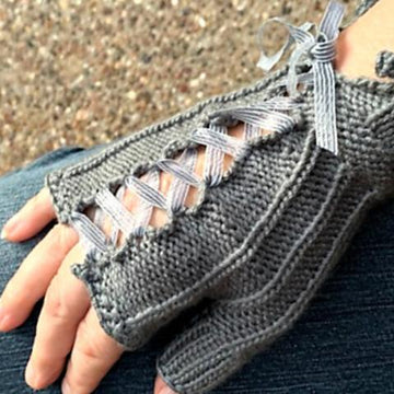 Laces mittens