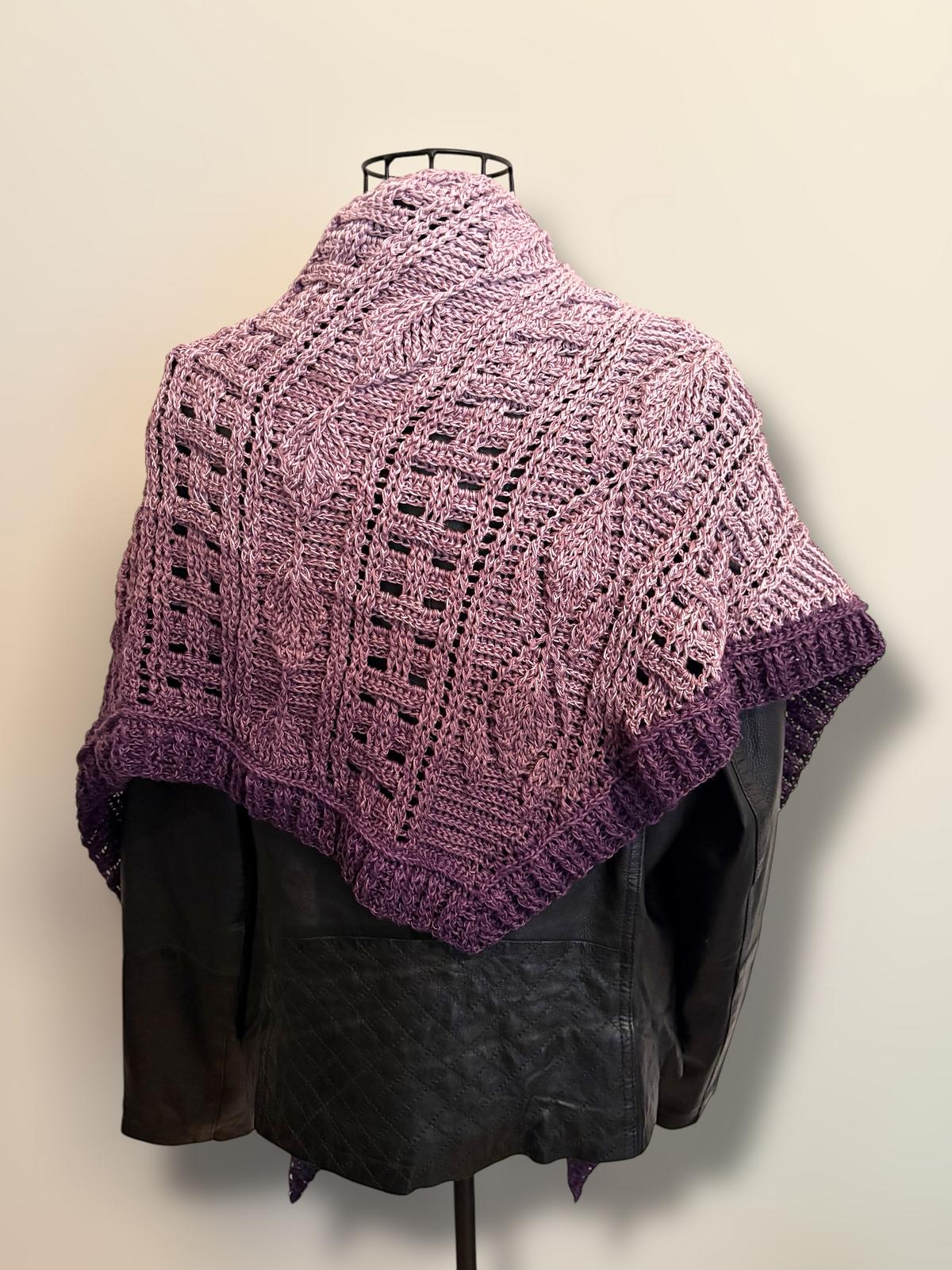 Flat Triangular Scarf "Larisaia"