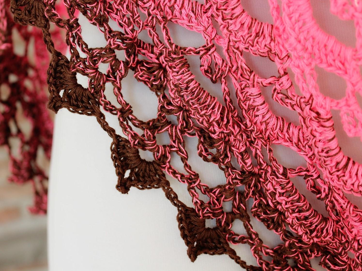 Triangular shawl "Cupcake"