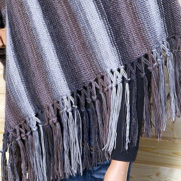 Trendy poncho with fringes