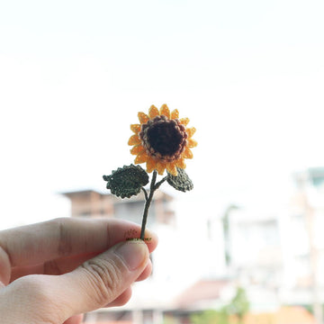 Mini sunflower with stem
