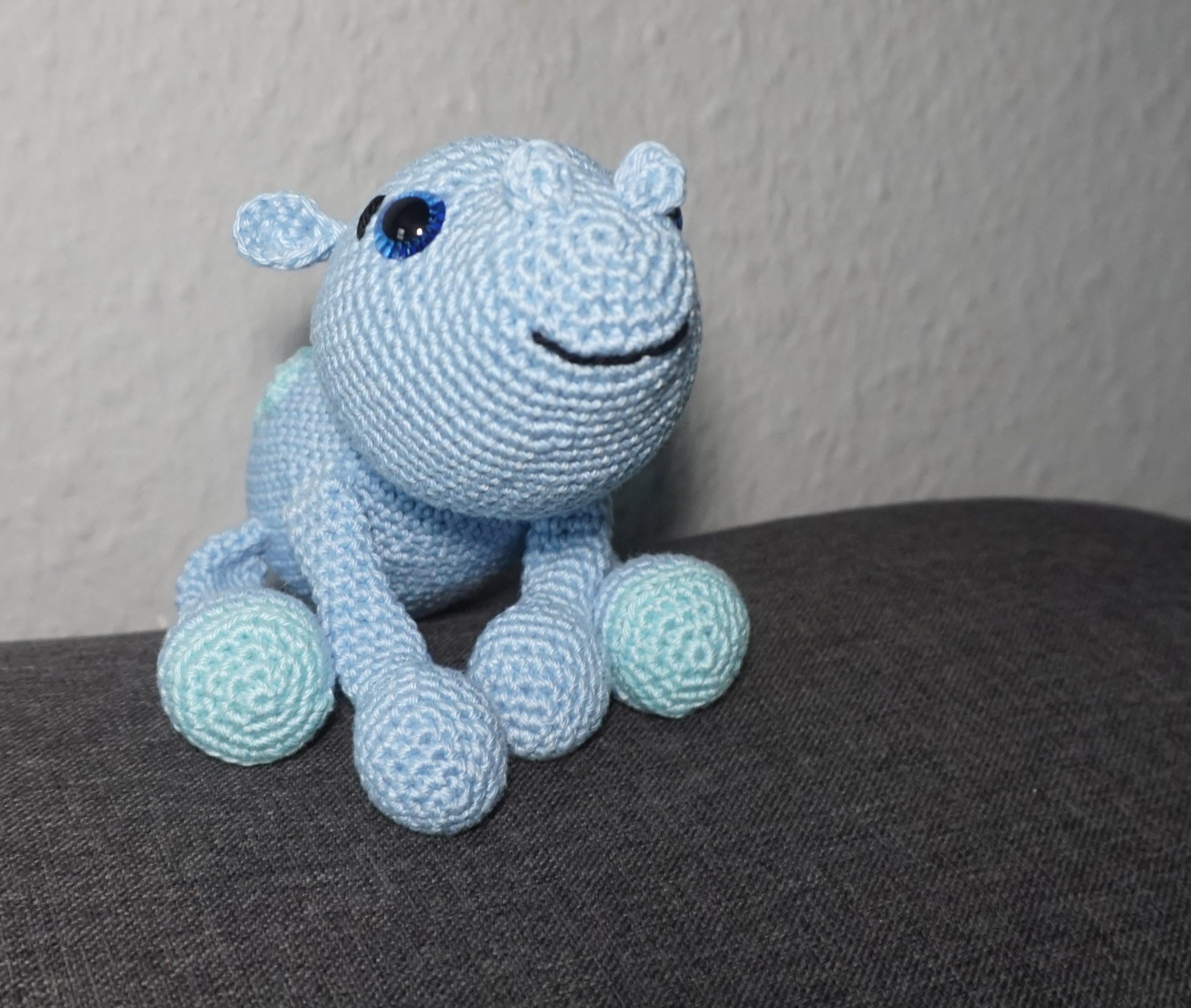 Häkelanleitung Dino Berti Brontoknuddel