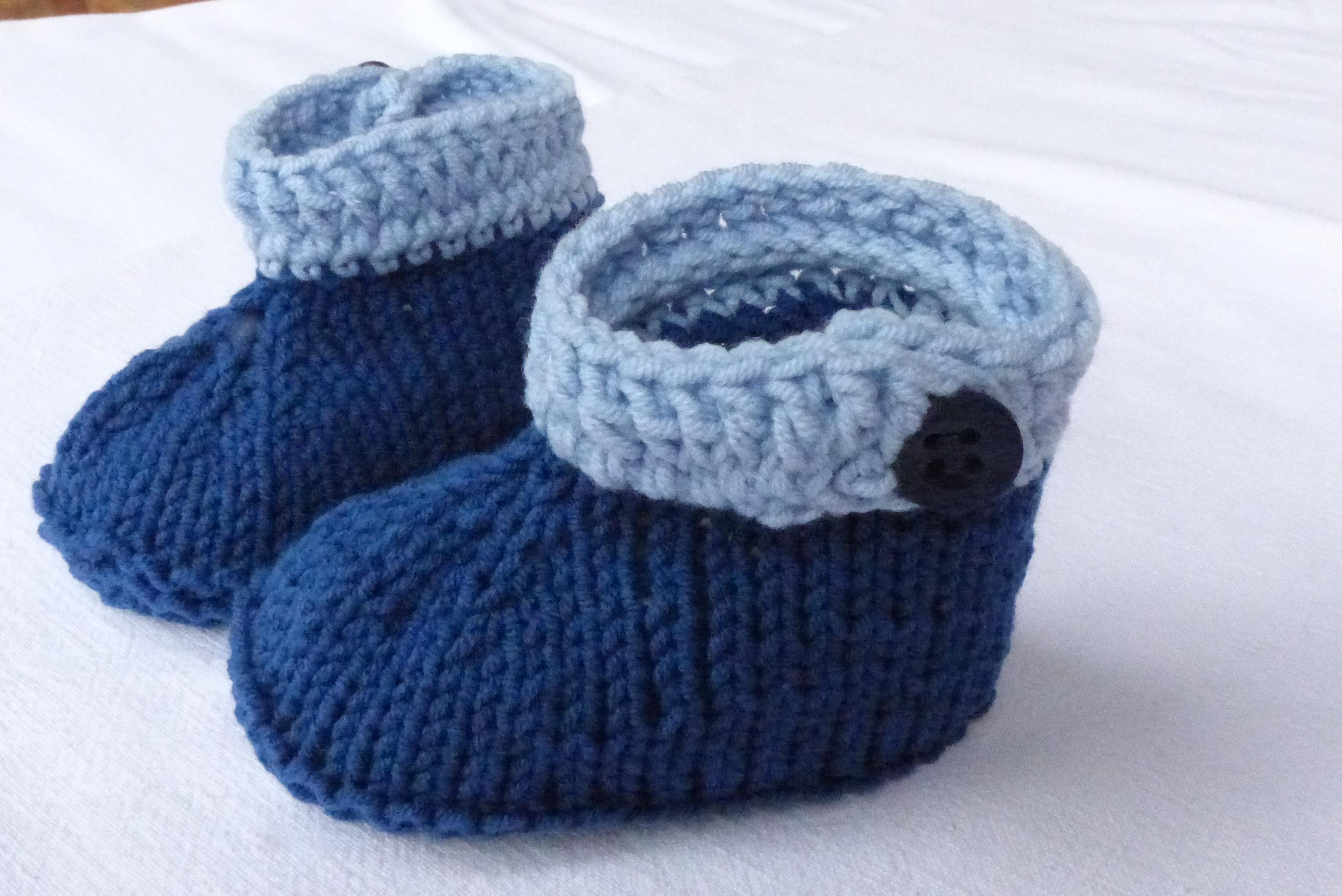Strickanleitung Babyschuhe / Booties kombiniert mit Häkeln