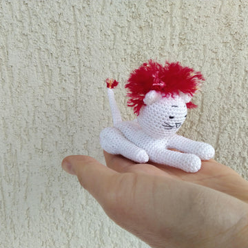 Bavovnyatko the white lion