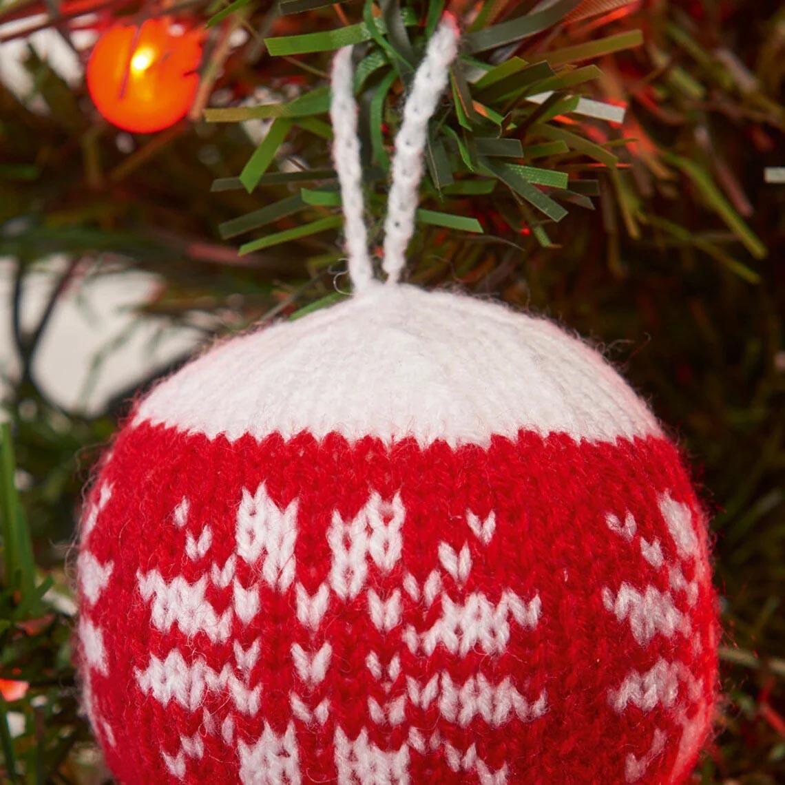 Christmas Bauble Knitting Pattern