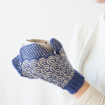 Waves Mittens