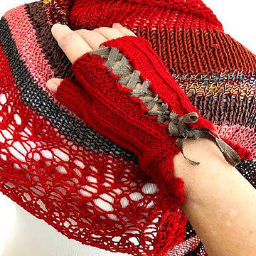 Laces mittens