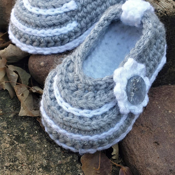 Baby Mary Janes crochet pattern with button detail and surface crochet