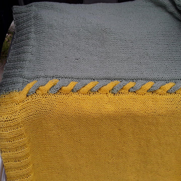 Twisted cable blanket