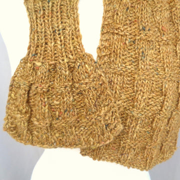 Oro Keyhole Scarf
