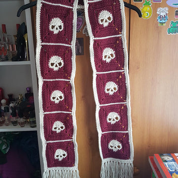 Anti-Valentine's Skull scarf