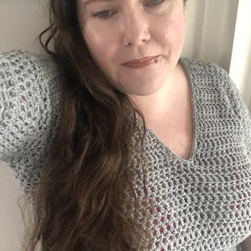 Simple V Top