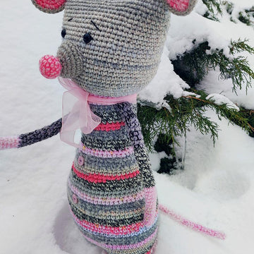 Scrap yarn crochet Mouse