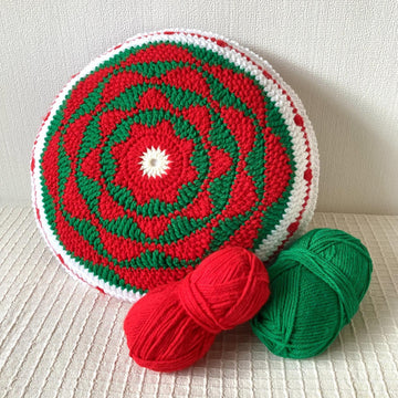 Round pillow II by HueLaVive