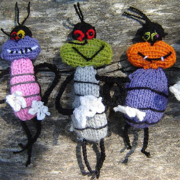 Knitted Oggy and the cockroaches