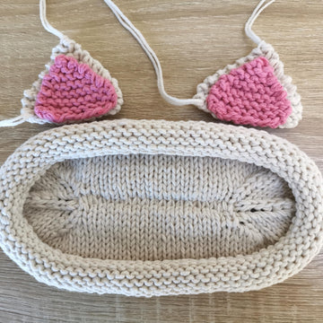 Eyeglass holder cat oval basket