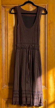 Vintage-Inspired Sleeveless Lace Dress with Ribbon Waist