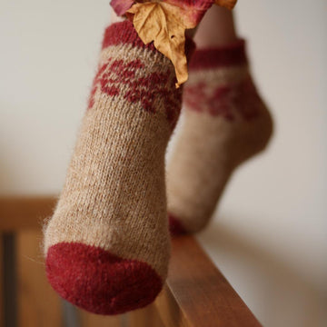 Between petals socks