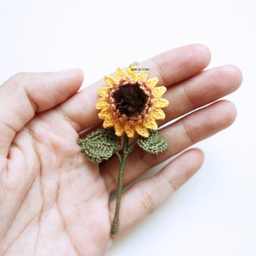 Mini sunflower with stem