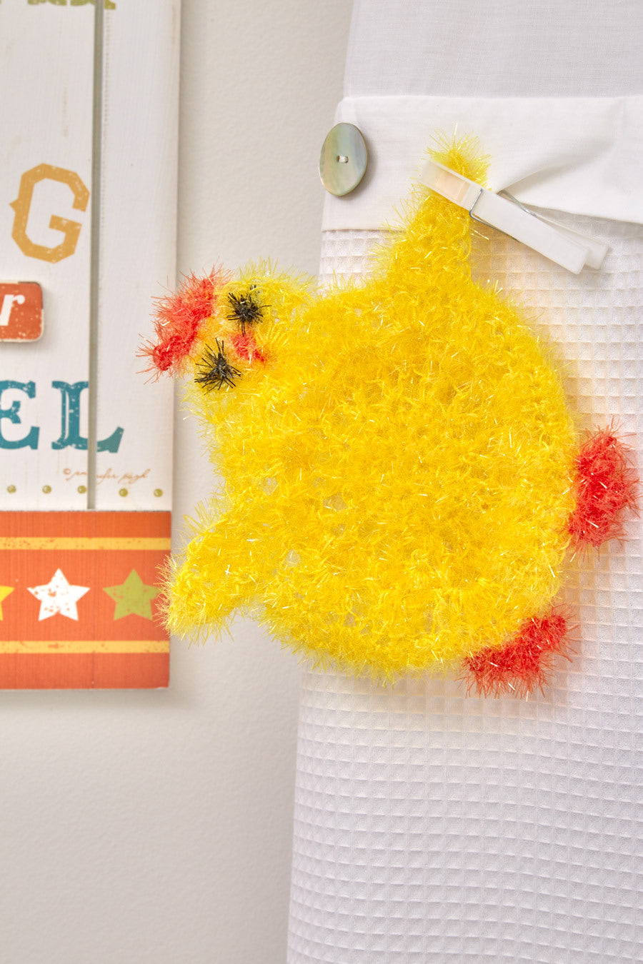 Cute Chickie Scrubby in Red Heart Scrubby Sparkle - LW5541 - Downloadable PDF