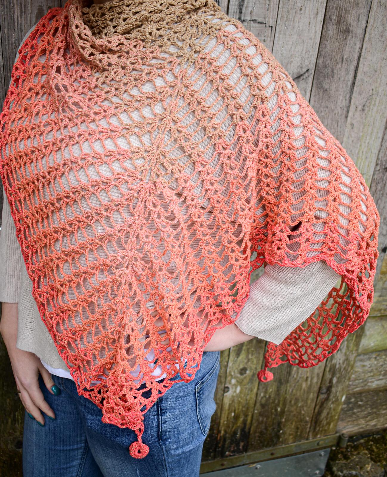 Triangular shawl "desert flower"