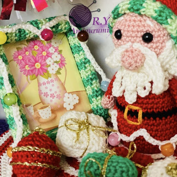 Amigurumi Christmas photo frame