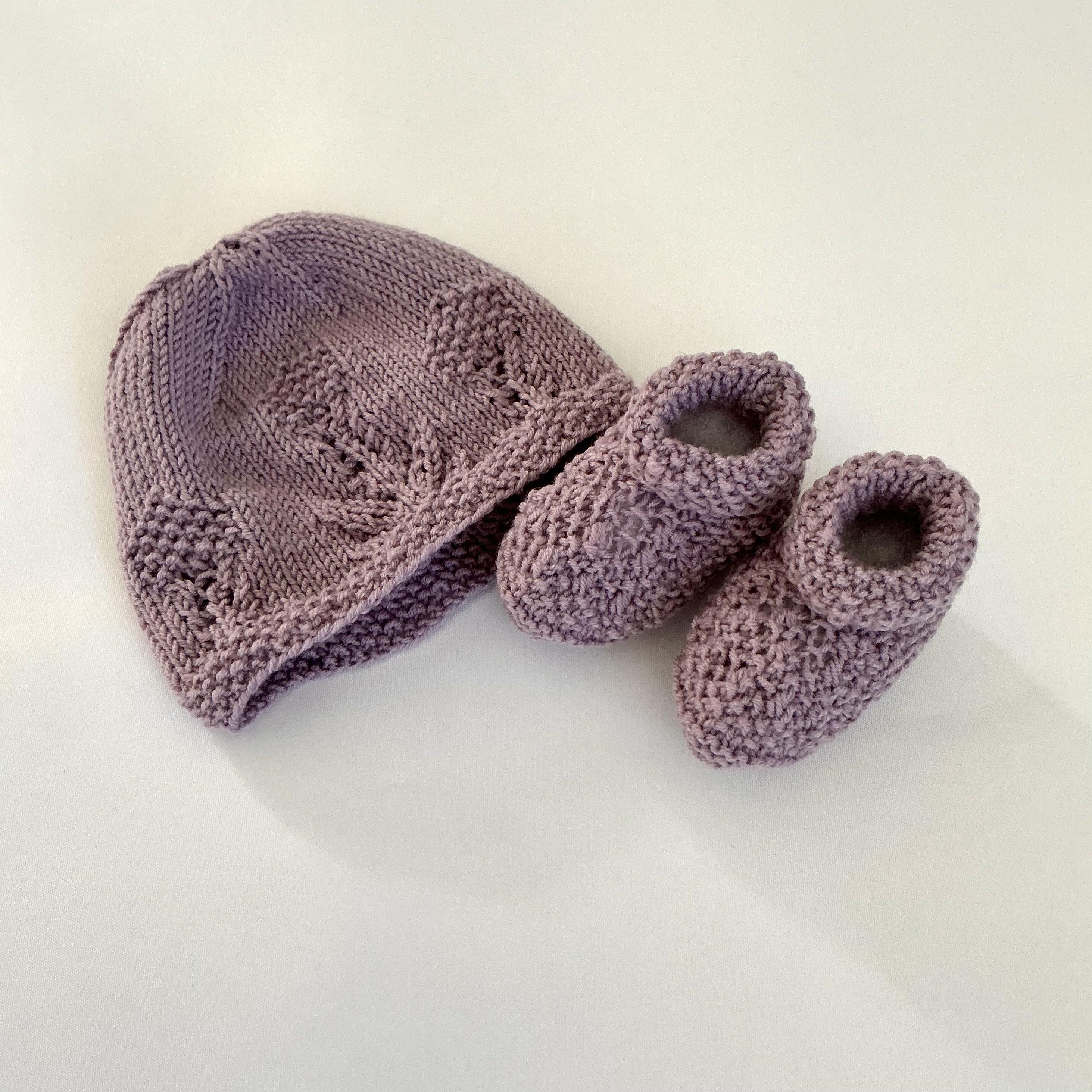 Thistle Booties and Hat BJ512
