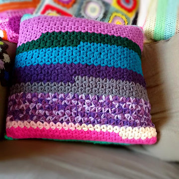 Pillow cover in jasmine stitch