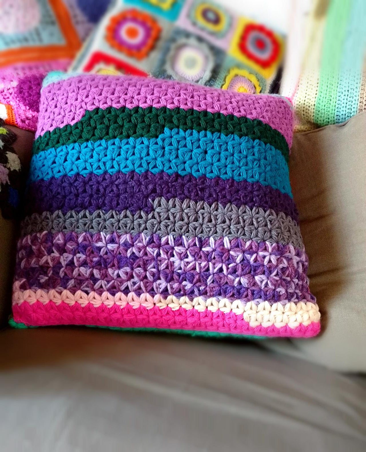 Pillow cover in jasmine stitch
