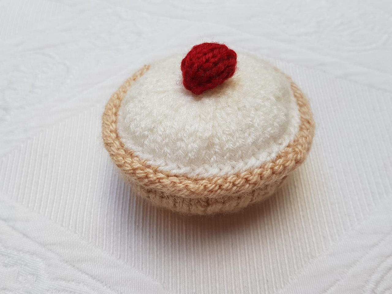 Knitted Bakewell Tart