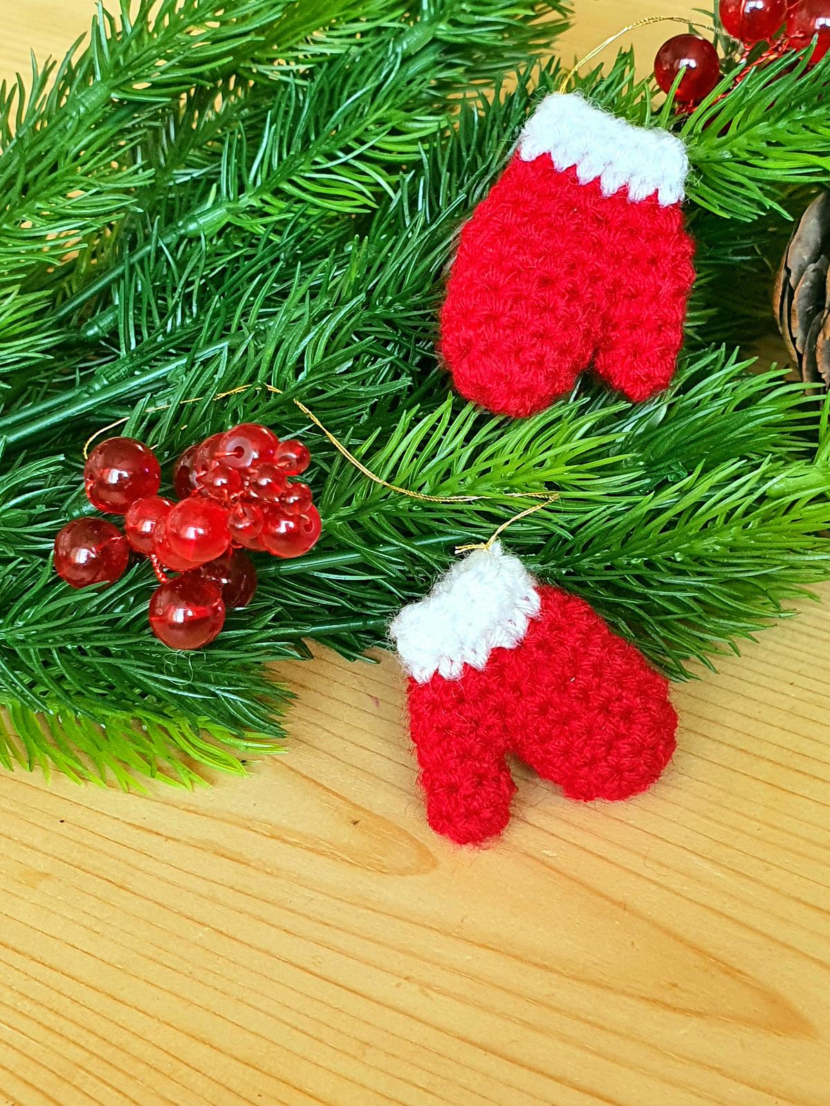 Mini Christmas mittens tree ornament
