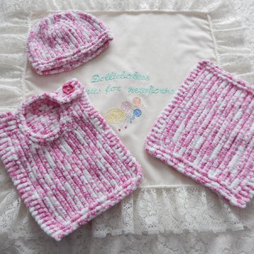 51. Dribble Bib, beanie & Comforter