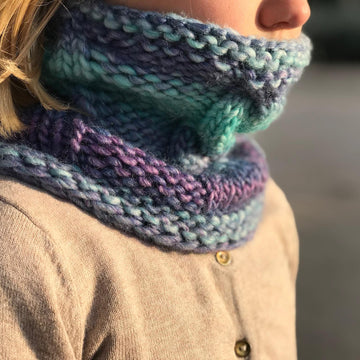 Cabled snood for kids in french, spanish, english