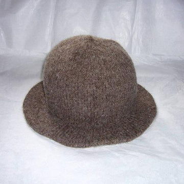 Broad brimmed monmouth cap