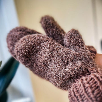 KOSE mittens