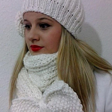 The Big Bow Beanie & Scarf Set
