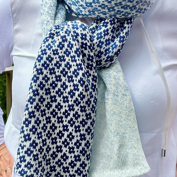 Stole "forget-me-nots"