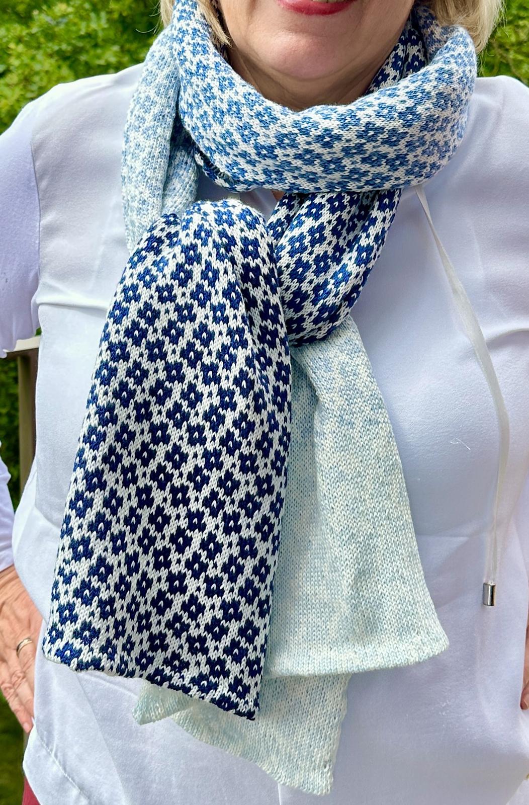 Stole "forget-me-nots"