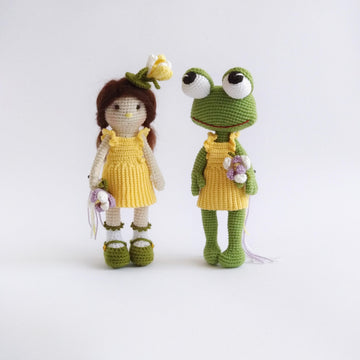 Crochet pinafore for doll or toy