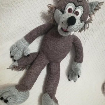 Big Wolf Toy Knitting pattern, knit DIY plush wolf for the tale of the 3 pigs