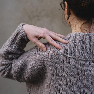 Air boxy V neck pullover