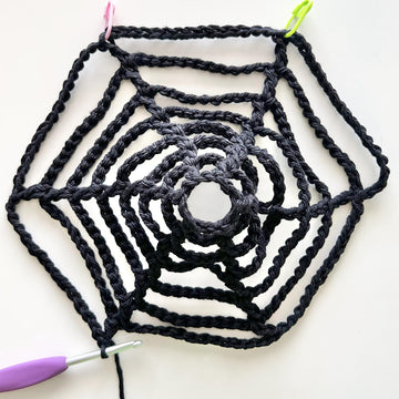 Hexi Mittens Spider Web