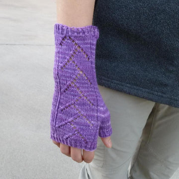 Sugar Plum Lace Mitts