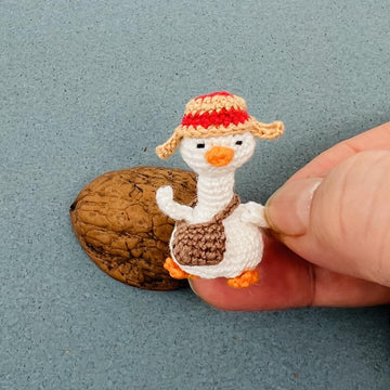 Tiny goose amigurumi
