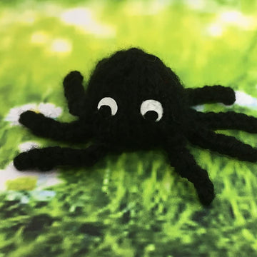 Finger puppets: 7 garden creatures: bee, snail, caterpillar, ladybird, worm, butterfly, spider