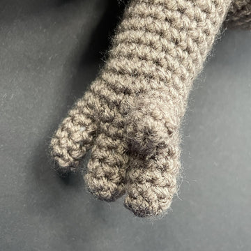 Piano playing dog amigurumi