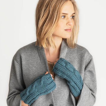 Extra Cabled Mitt in Blue Sky Fibers Extra - 201930 - Downloadable PDF