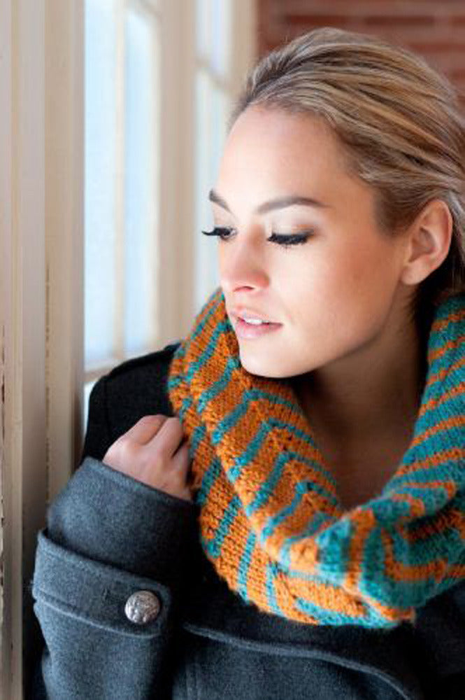 Chevron Tube Cowl in Plymouth Encore Worsted - F551