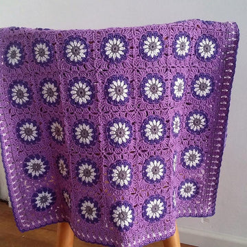 Daisy garden baby blanket