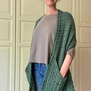 Easy Crochet Pocket Shawl Pattern: Easy Pleases-Me Pocket Shawl